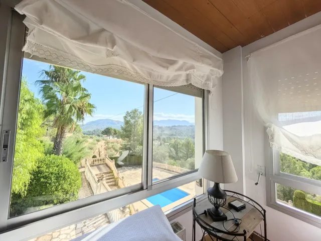 Oportunidad, en venta magnífico chalet en Cocentaina. — 24
