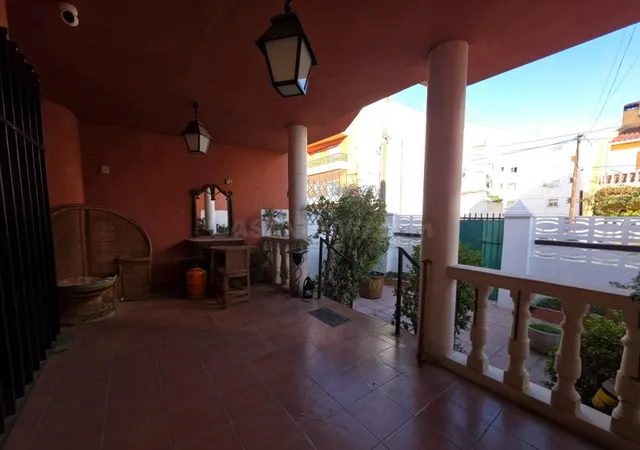 EXCLUSIVA CASA ADOSADA DENTRO DEL CASO URBANO DE BETERA - foto 3