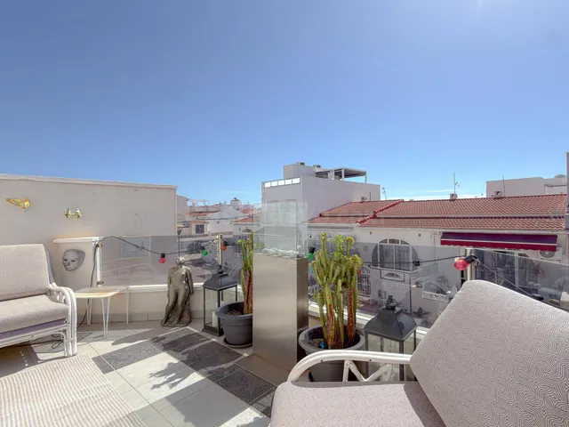 Exclusivo Adosado con excelente diseño y 2 amplias terrazas + solarium privado con vistas despejadas ( Sin gastos de comunidad ) — 5