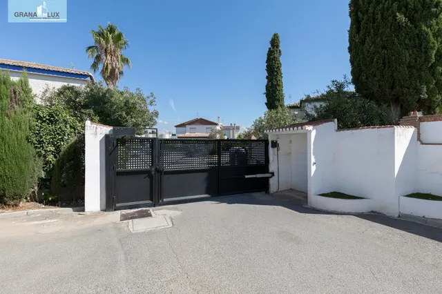 TU NUEVA VIVIENDA EN URBANIZACION EXCLUSIVA JUNTO A GRANADA — 28
