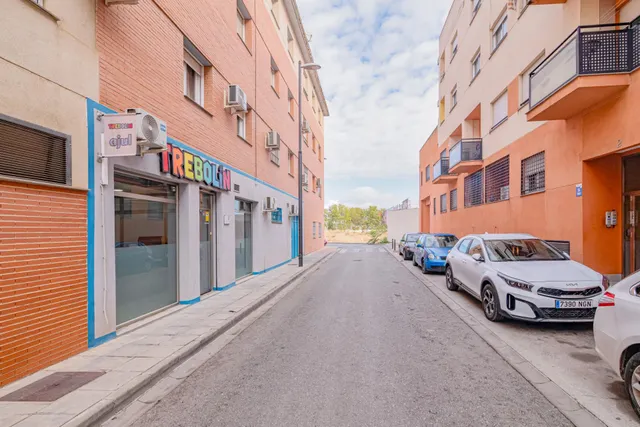 Local comercial en zona de máximo crecimiento – Santa Fe — 24