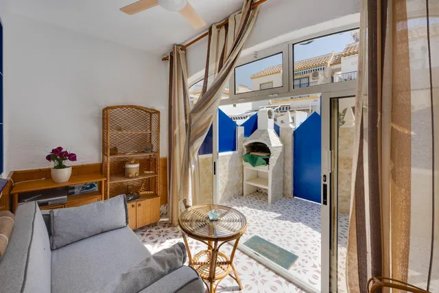 Bungalow planta baja con jardín y piscina junto c.comercial — 11