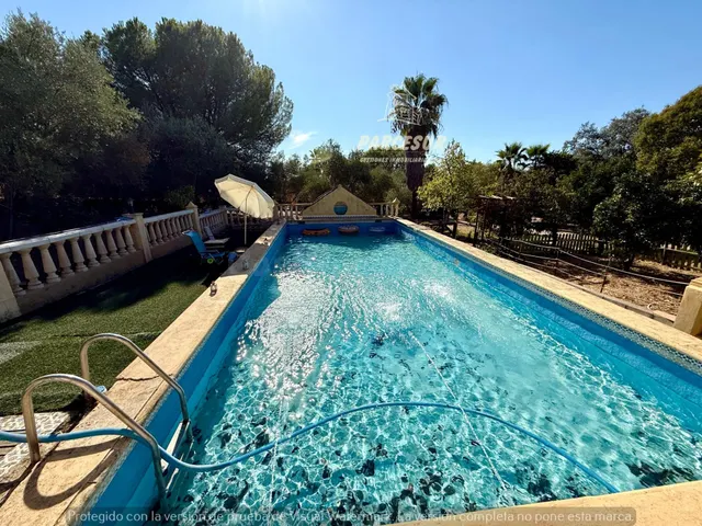 Casa con terreno en Córdoba con Piscina y Amplios Espacios - foto 2