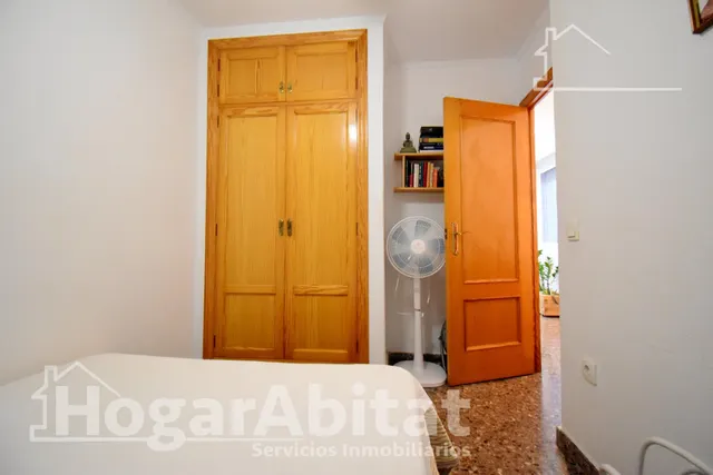 Confort y vistas al mar en este espacioso piso con balcón, gran garaje y trastero junto a la playa — 21