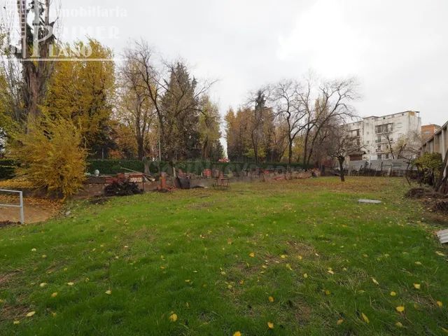 *¡OPORTUNIDAD EN ESQUINA! Inmueble con 1188m2 de parcela y 7 - foto 5