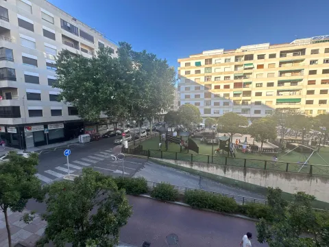 Piso 4 habitaciones 120m² en venta - Carmelitas-Oeste