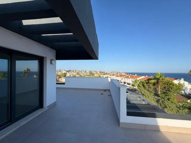 Atico con vistas despejadas al Mar en zona Playa Marina 300 m del Mar — 3