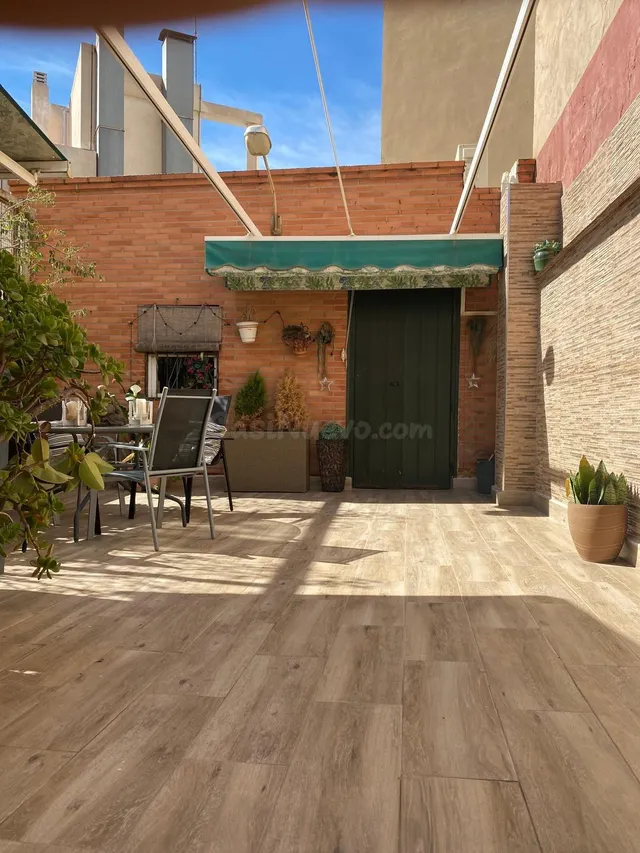 Amplia vivienda en la zona de Carolinas Bajas. - foto 2
