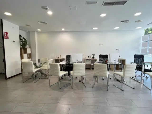 Local comercial 376m² en venta - Marbella — 4