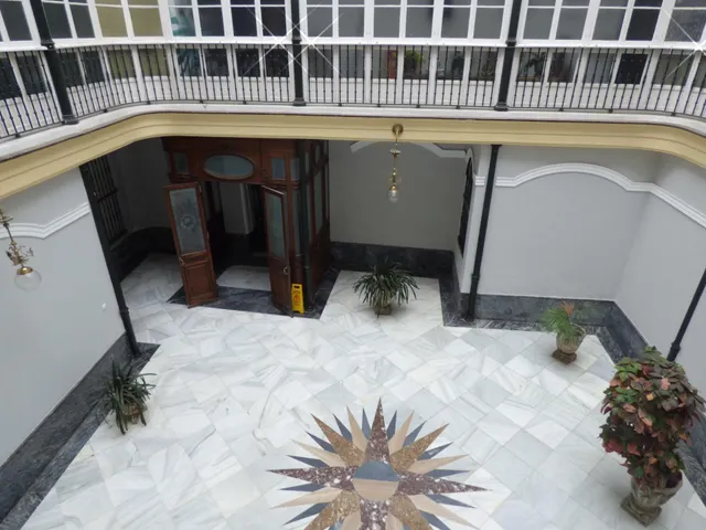 ¡Magnífico piso con ascensor en el centro histórico de Cádiz, junto a la Plaza de San Francisco! — 35