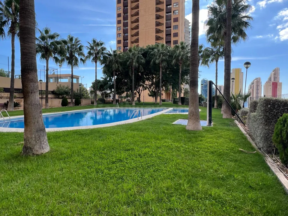 Piso en presidente adolfo suarez (playa poniente)
