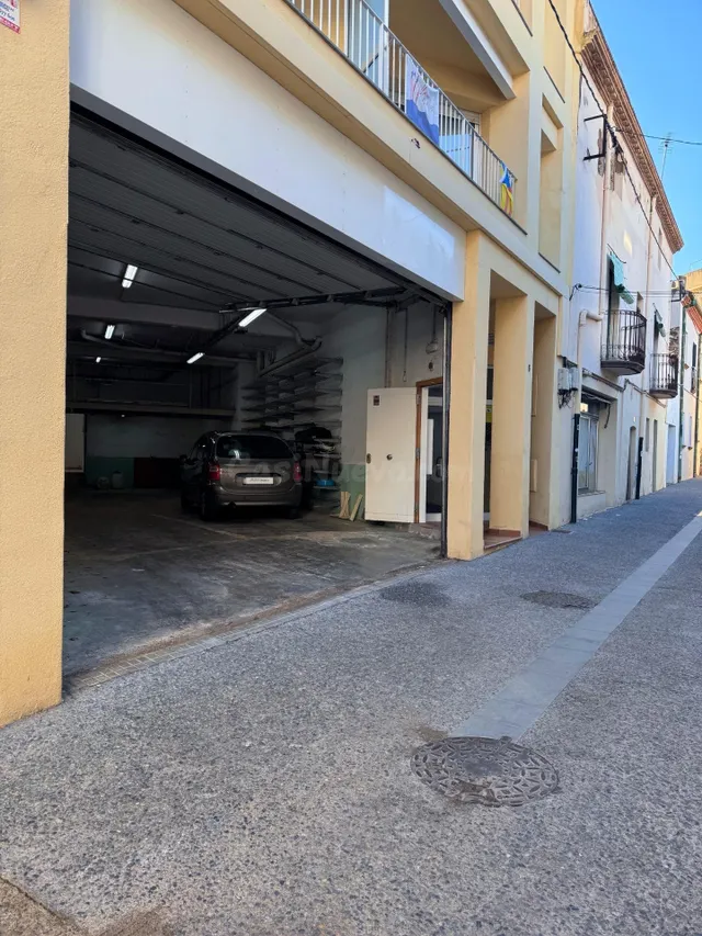 Almacén / Local industrial de 150 m2 en el centro de Llançà - foto 4