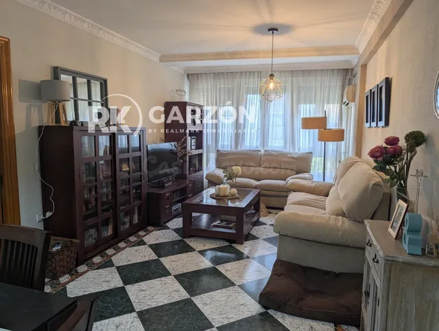 Piso en Alquiler  zona Altamira — 3