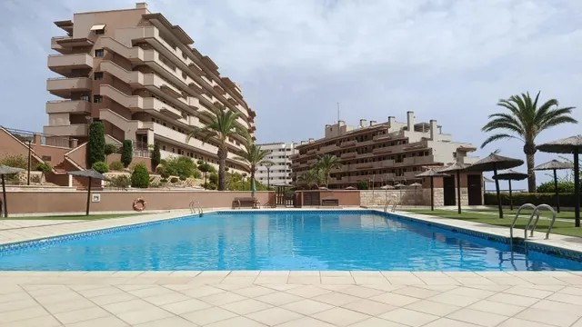 ALQUILER DE MAGNIFICO PISO CON VISTAS AL MAR — 23