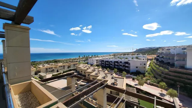 Apartamento 2 Dormitorios y 2 Baños gran terraza con vistas  1ª linea Piscina garajes y trastero — 3