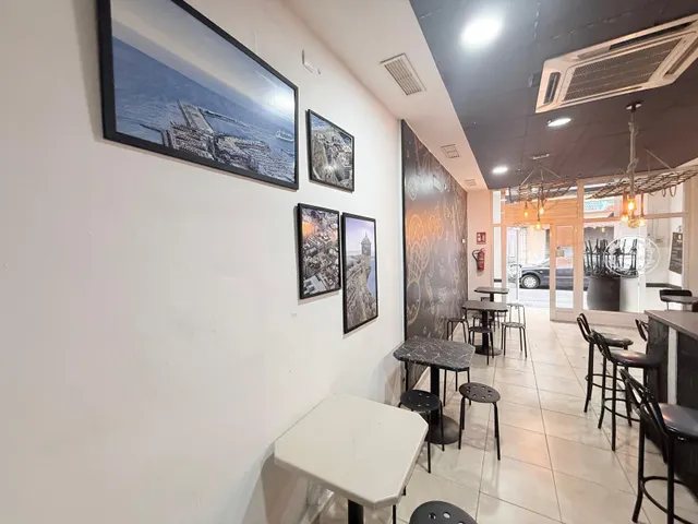 ¡Tu negocio en el foco de atención! Local comercial de 97 m2 muy luminoso en Carolinas Bajas — 33