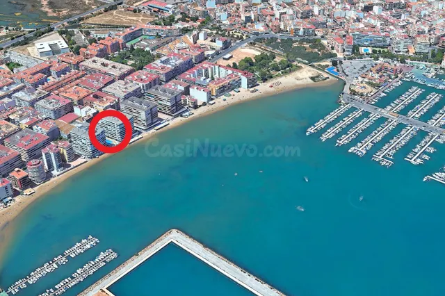 Amplio apartamento (aprox. 90 m2 - 2.ª planta) en primera línea de Playa del Acequión. Gran balcón con vistas al mar (suroeste), piscina comunitaria, cerca del centro, y directamente en la playa. — 37