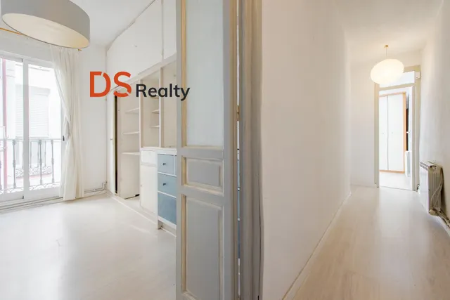 Ds realty presenta | piso 3+1 con dos balcones en malasaña. — 21