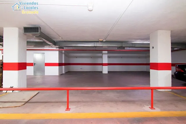 Camino de Ronda cercano a Caleta. Plaza de garaje en venta con acceso en rampa a 15.000€ cada una. A — 16