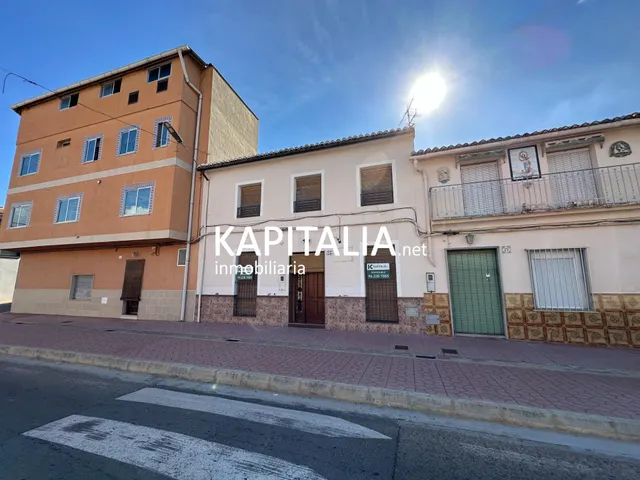 Casa en EXCLUSIVA en VENTA en el centro de Rotglà i Corberà con patio interior y 5 habitaciones — 26