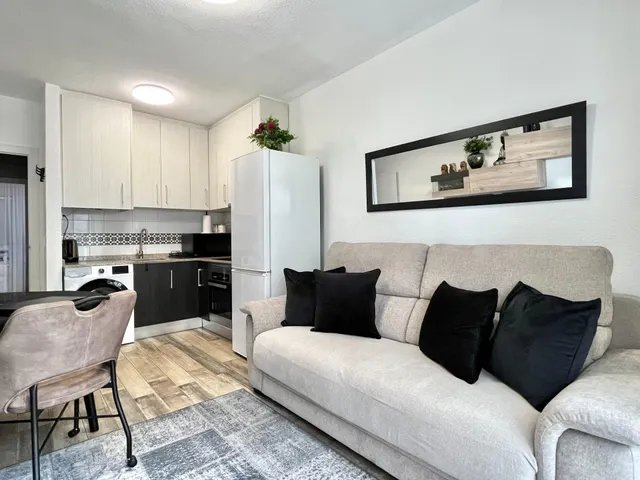 Apartamento con terraza, provincia de Alicante, Torrevieja. 1 habitación, 38 m2, 1 kilómetro al mar — 6