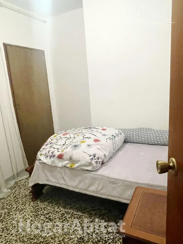AMPLIA CASA CON MUCHAS POSIBILIDADES — 19