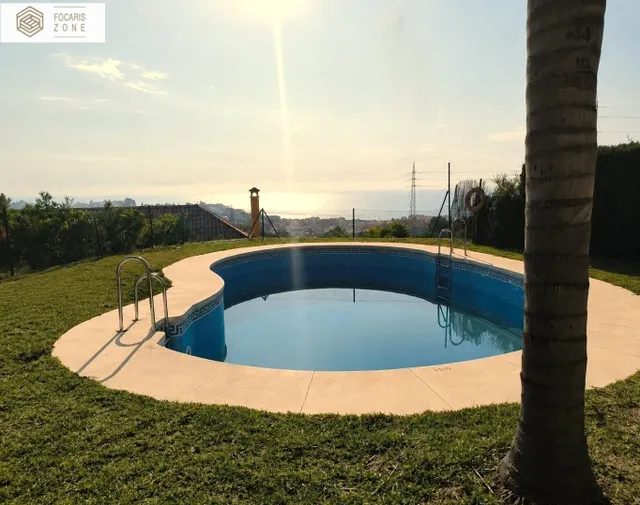 PRECIOSO CHALET PAREADO JUNTO AL MAR - foto 4