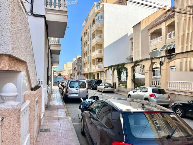 Bungalow con terraza, Alicante, Torrevieja. 2 habitaciones, 61 m2, 450 metros del mar — 3