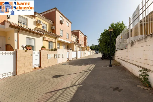 Adosado en venta en Barrio de los Periodistas - Granada