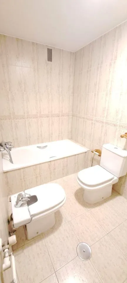 Amplio y Luminoso Piso en alquiler en Barrocanes, Ourense - Ideal para Familias — 29