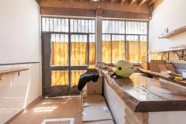 Se alquila local en una ubicación privilegiada en el corazón de Granada — 16