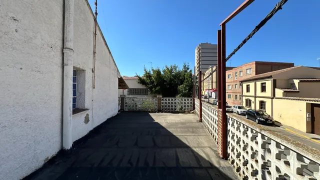 ¡Una casa con jardín, terraza y un sinfín de posibilidades en el corazón de Borja! — 39