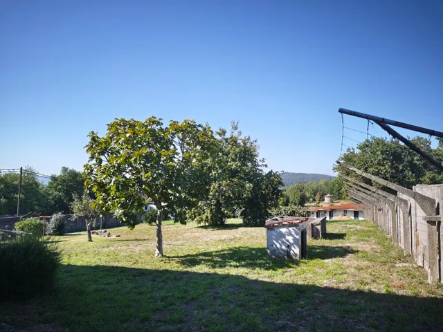 CHALET en perfecto estado conservación, con gran FINCA y a diez minutos del CENTRO de Santiago. — 27