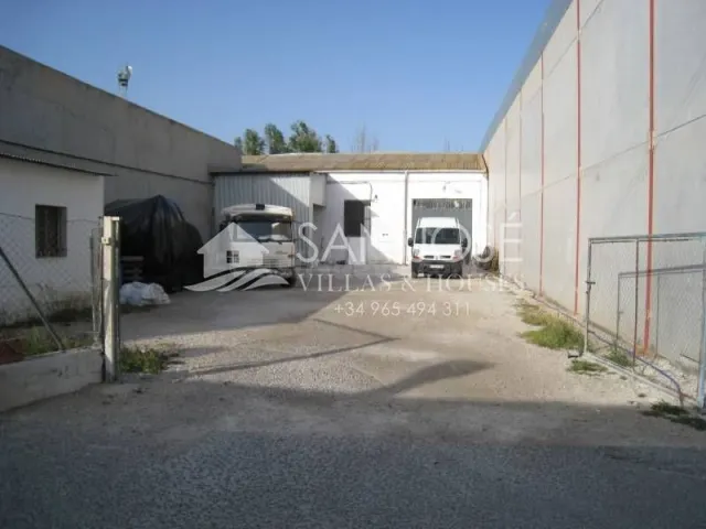VENTA DE NAVE INDUSTRIAL EN ASPE ZONA CAMPO DE FUTBOL