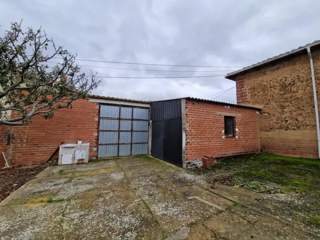 SE VENDE CASA EN MORILA DE LOS OTEROS, PARCELA CON 553 M2, PARA ENTRAR A VIVIR. — 14