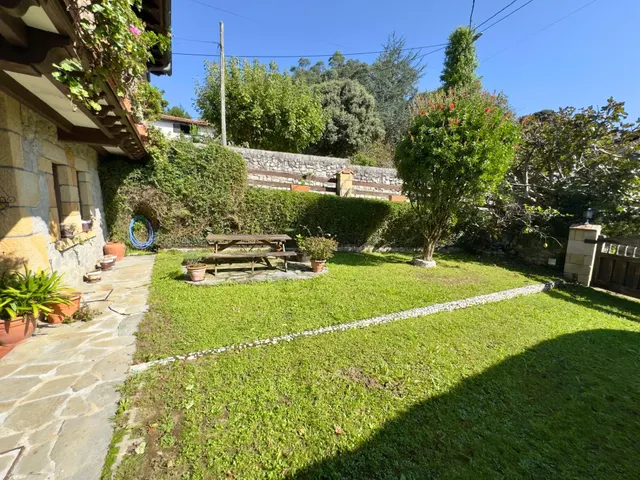 CASA CON JARDIN EN LIANDRES — 35