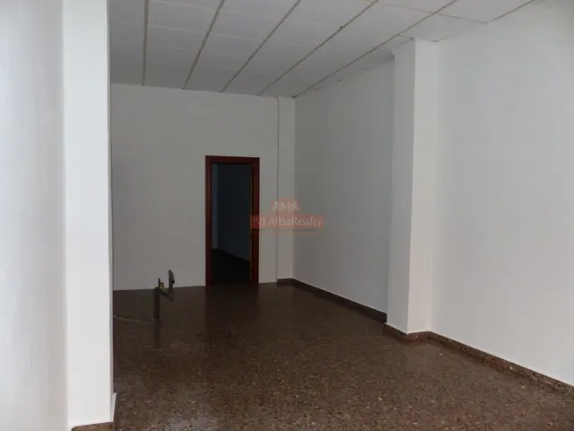 SE ALQUILA LOCAL COMERCIAL EN ZONA CENTRO- CARRETAS- EROSKI — 6
