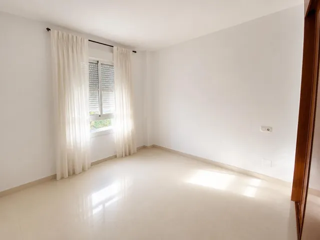 AMPLIA VIVIENDA DE 4 DORMITORIOS EN HACIENDA CAPITÁN, TEATINOS +G+PISCINA… — 9