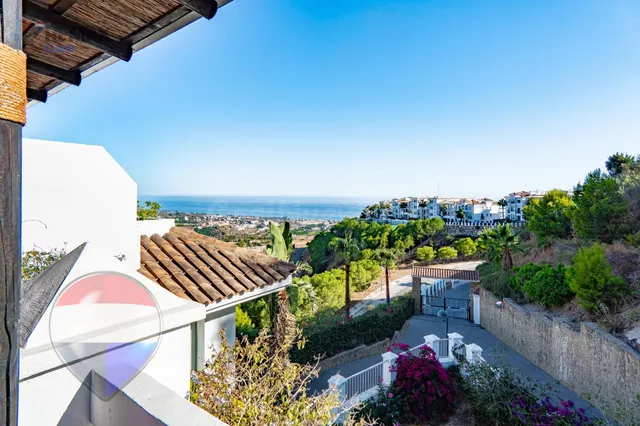 ESPECTACULAR TERRAZA EN ESQUINA Y VISTAS AL MAR EN LA ZENAIDA – RINCÓN DE LA VICTORIA — 3