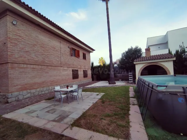 CASA EN BURRIANA CON JARDÍN - foto 3