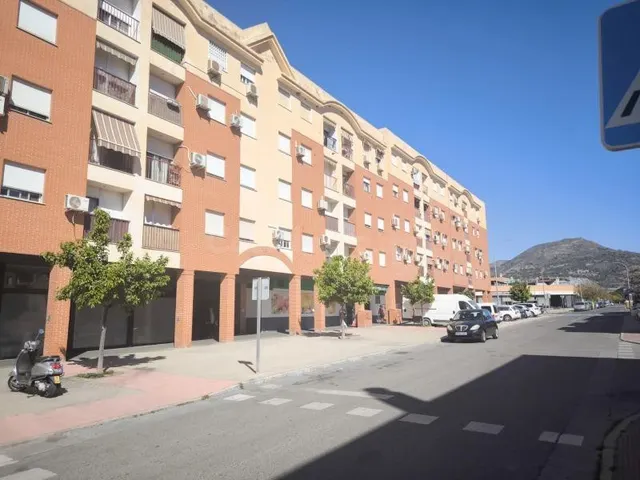 PISO DE 3 HB Y DOS BAÑOS EN MOTRIL (GRANADA) - foto 2