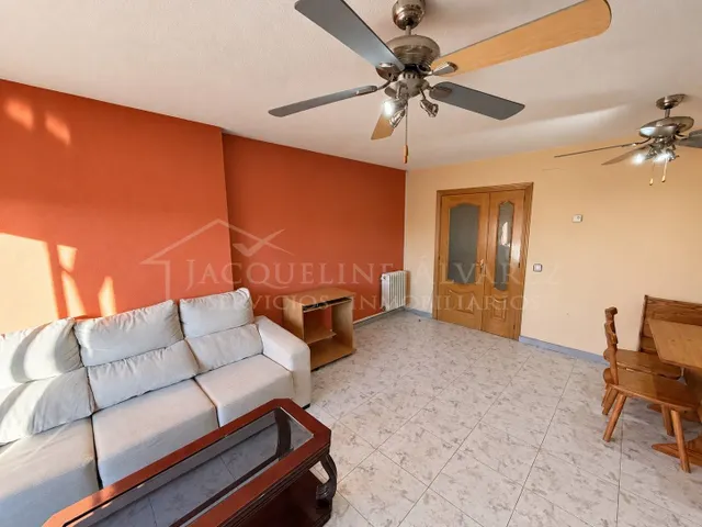 PISO DE 3 DORMITORIOS EN URBANIZACION CON PISCINA — 11
