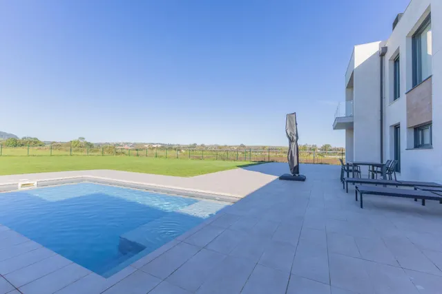 Espectacular chalet en Sancibrián con piscina climatizada — 9