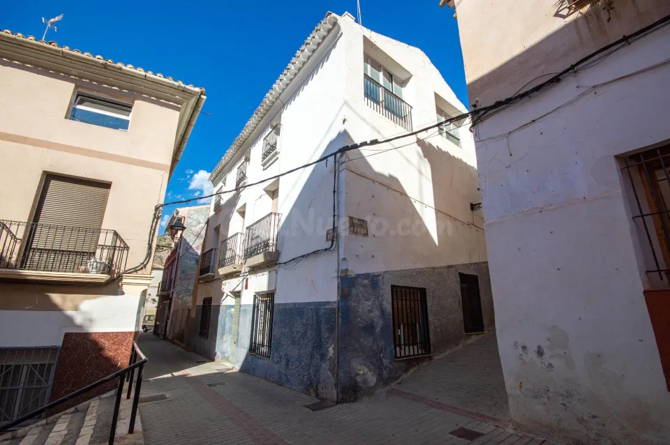 Casa independiente en calle Mayor 268 m2 en el corazón del casco antiguo de Petrer