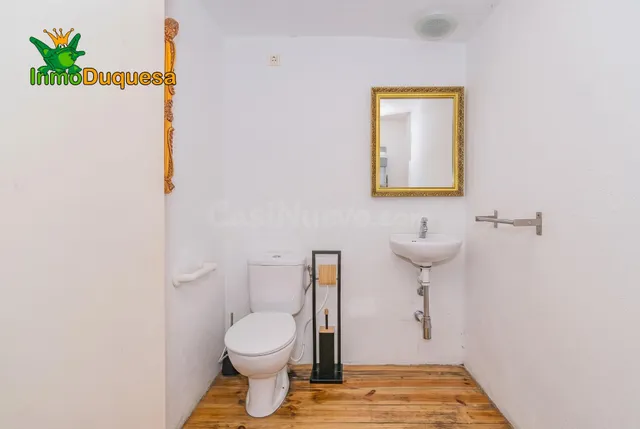 Local comercial de 87 m2 junto a calle Obispo Hurtado. Con doble altura. — 5