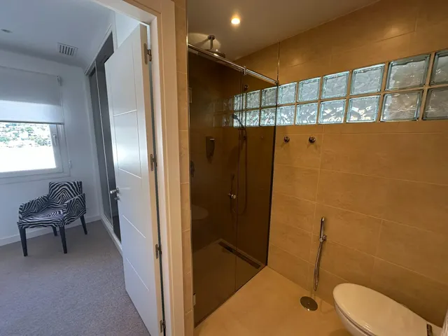 1ª Línea Playa Fuengirola - Super Atico 2 Dormitorios, Vistas al mar y Piscina, Gran Terraza, Sauna — 24