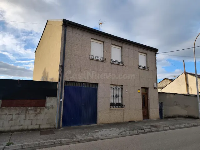 Amplia Casa Solar en Cuatrovientos, Ponferrada - €139.000