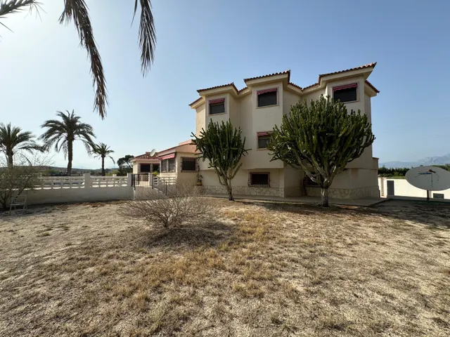 CHALET INDEPENDIENTE EN VENTA EN LAS PAULINAS-HOGAR PROVINCIAL ALICANTE — 2
