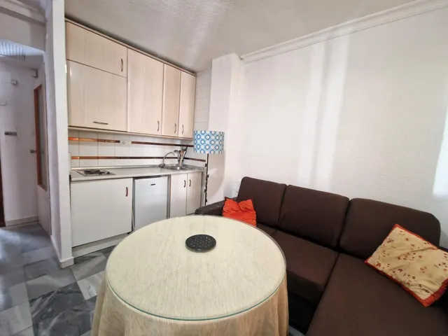 ¡Estudio en alquiler en la zona Ancha de Capuchinos! — 2