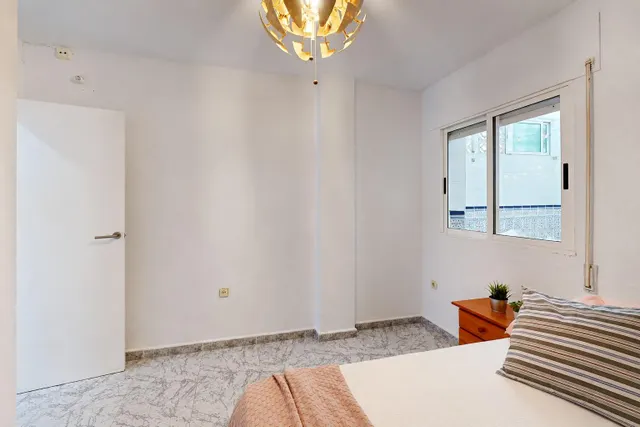Espacioso piso en Canteras con gran dormitorio principal en suite, patio y plaza de garaje. Cartagena — 13